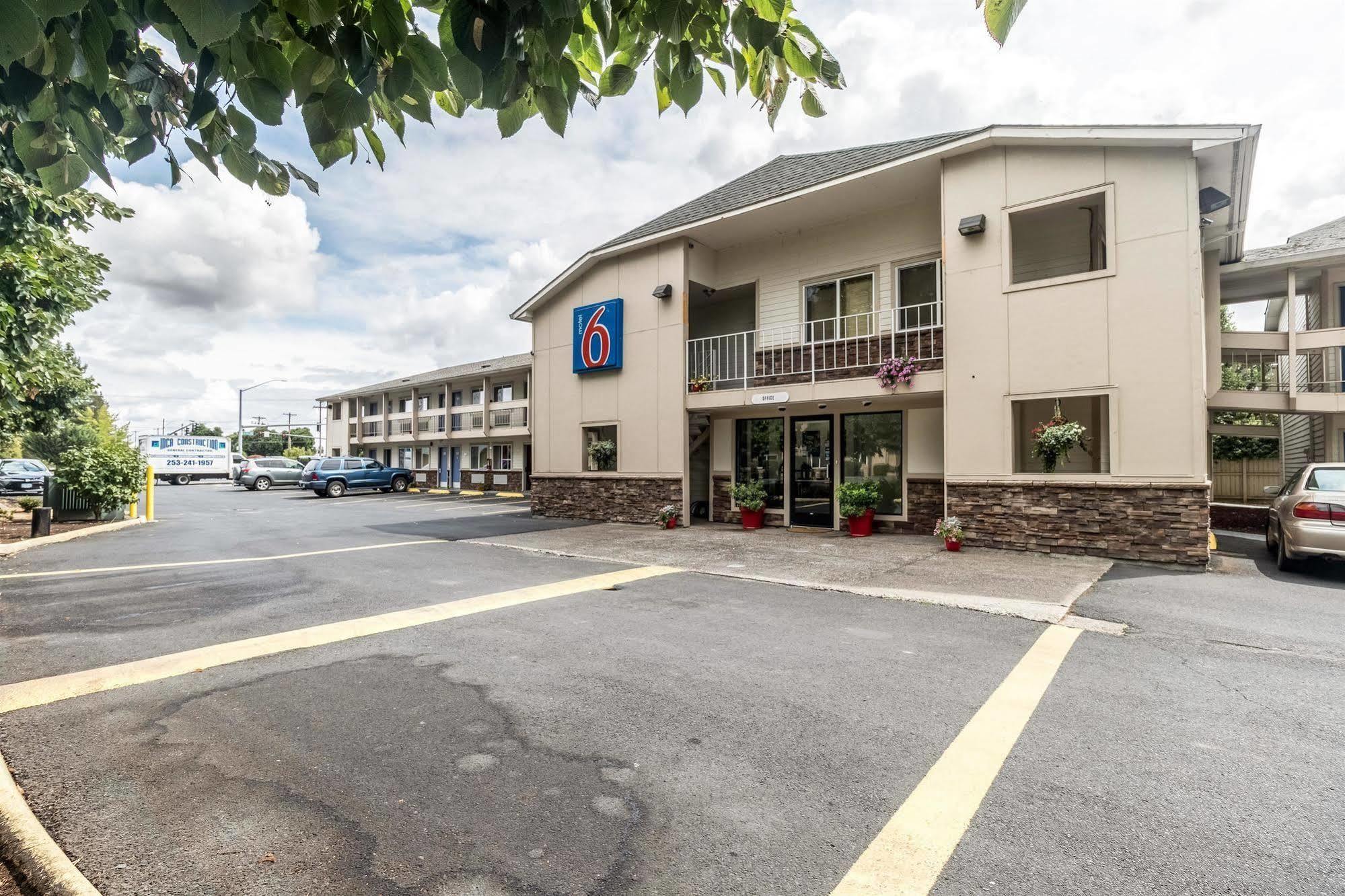 MOTEL 6 MCMINNVILLE - NO RESERVATION COSTS - BOOK & SAVE